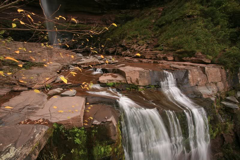Upper and lower Kaaterskill Falls from top of lower fal...