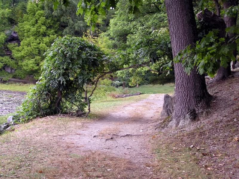 Entrance to the trail at Innisfree.