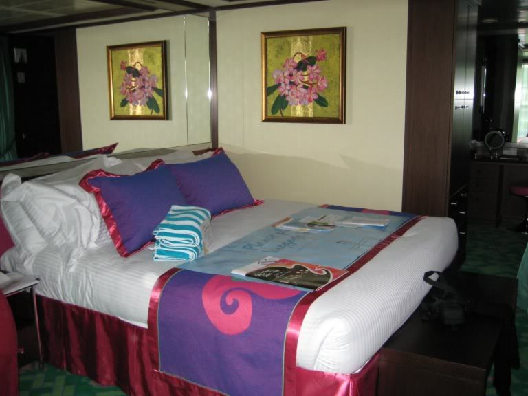 NCL Gem penthouse 8132 bed