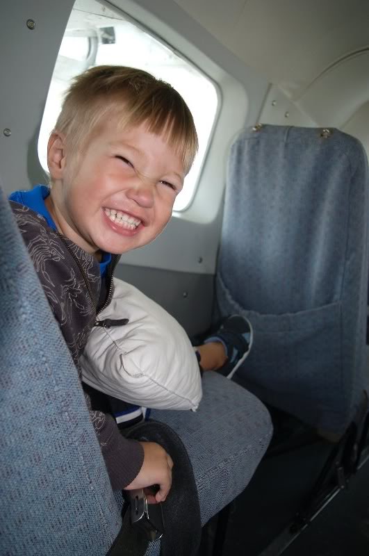 Oscar in the baby plane