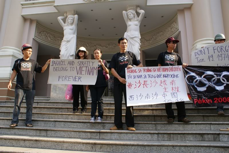 2203232507_0d75 c85f6d_b