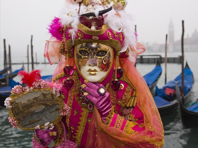 007.Venice carnival fog costume feast.
