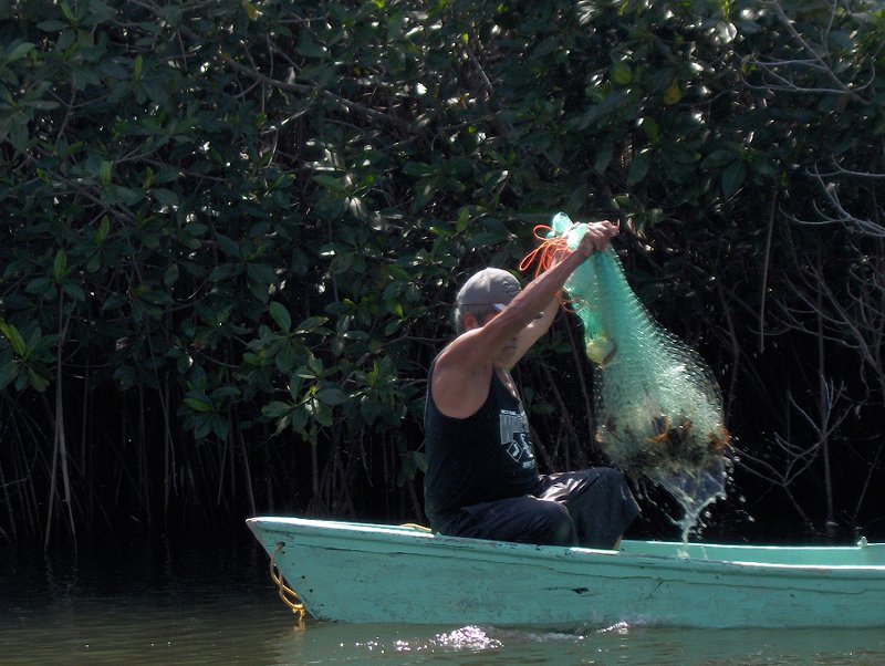 fishermen at barra de potosi