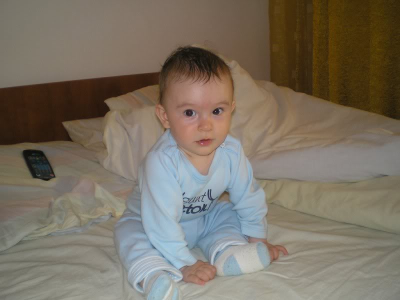 stau singur......... ...???????