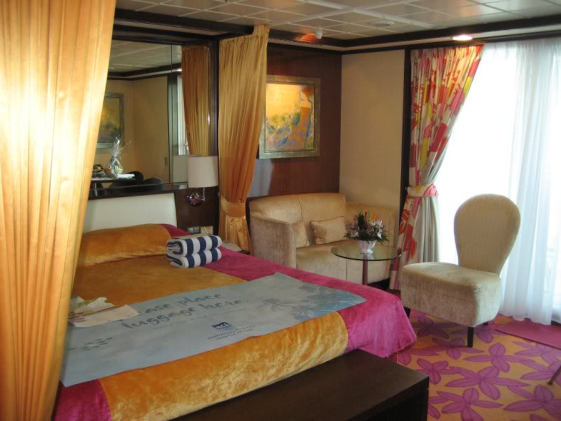 8630 bed and sitting area