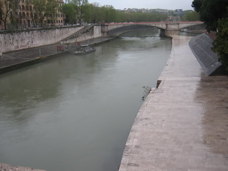 Isola Tiberina Eastside to Tiber River