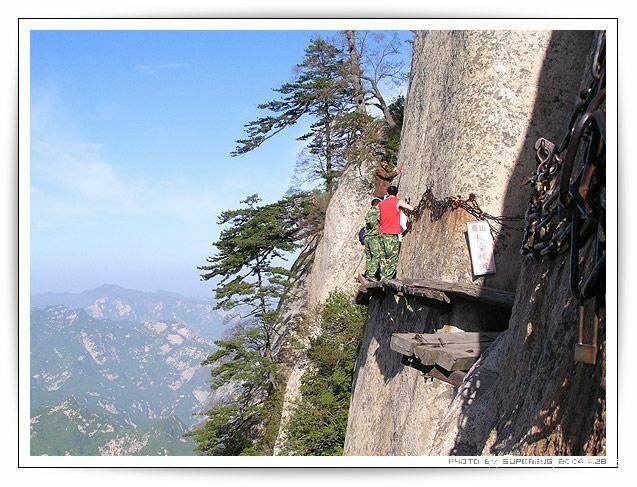 cliff walk in china (3)