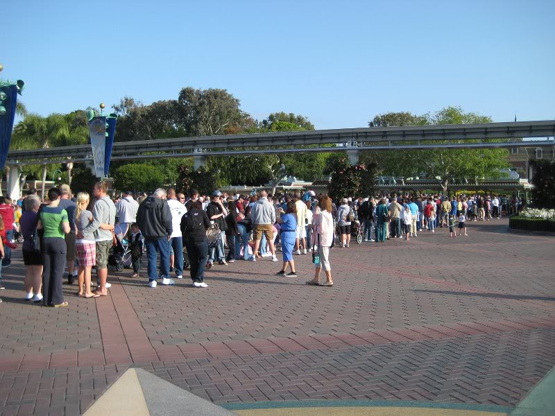 DL early entry lines! Eek!