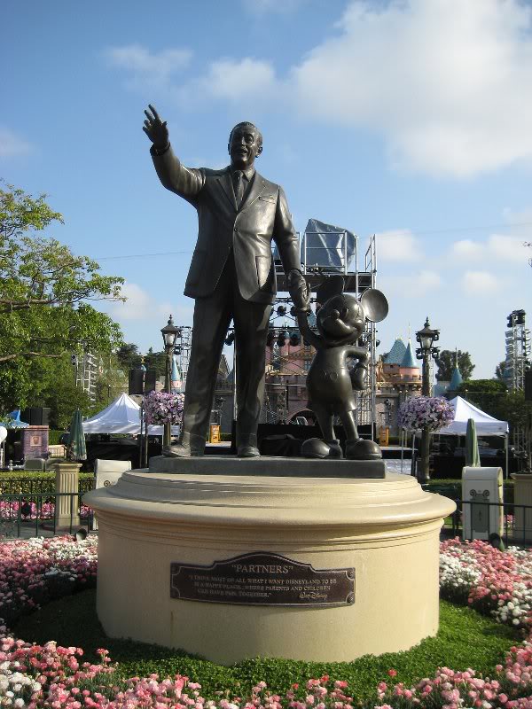 Partners Statue