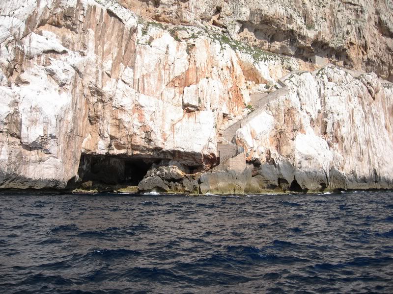 entrance to rhe cace