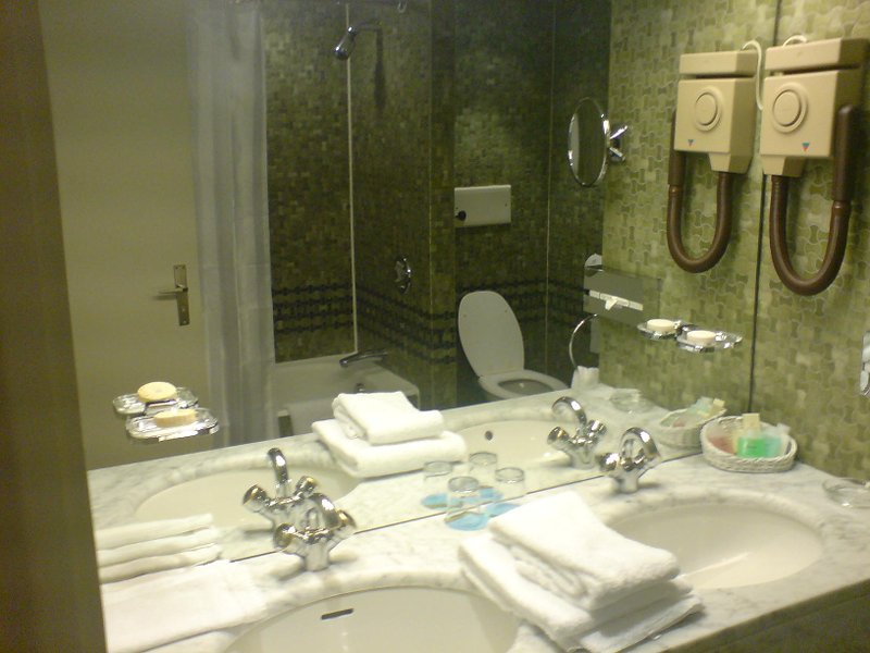 Suite, bathroom.