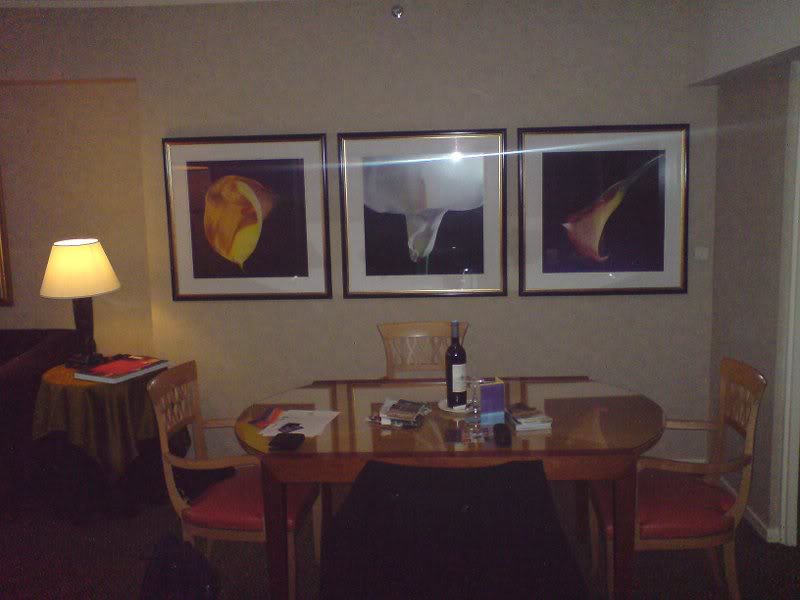 Suite, dining area