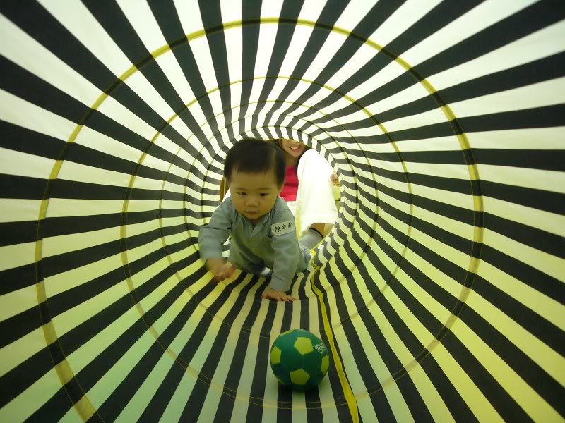 Andre in crawling tunnel_1