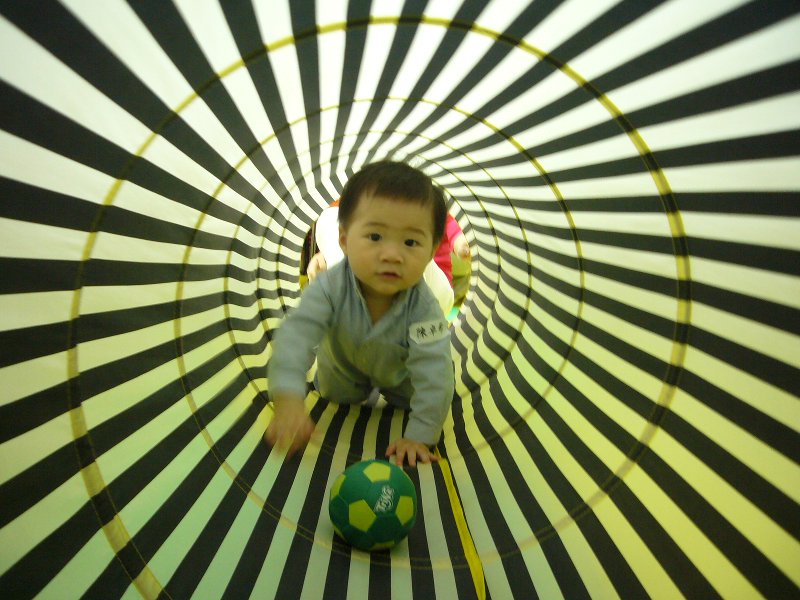 Andre in crawling tunnel_2