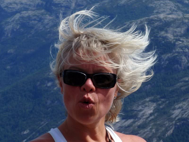 Its windy at Prekestolen