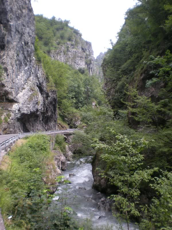 DSCN2022 val Taleggio, gola lungo il torrente Enna