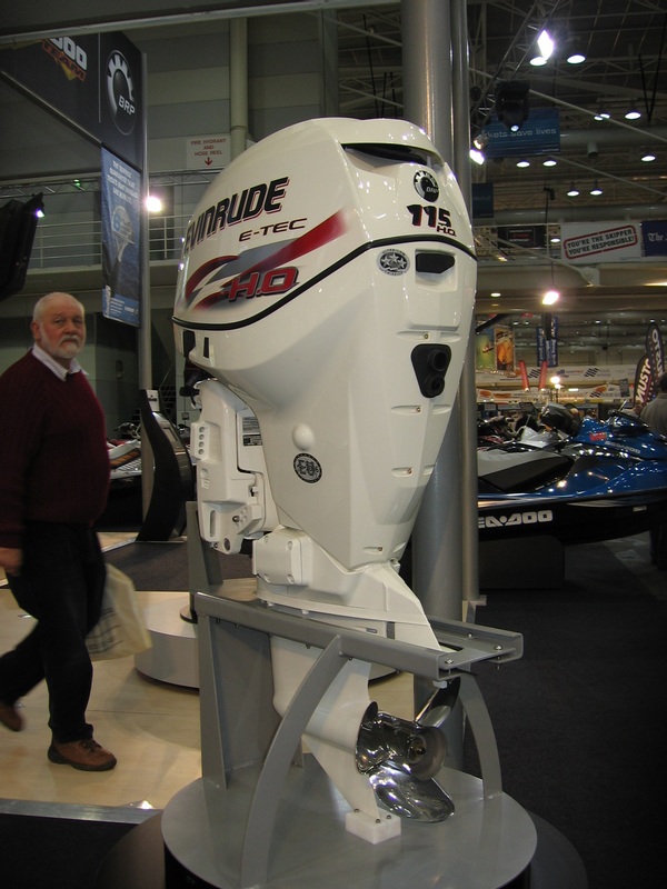 2009 - Evinrude E-Tec 130hp 02