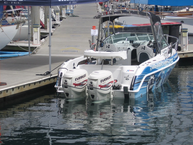 Haines Hunter. Twin 2009 Evinrude E-Tec 115HO (126hp ea...