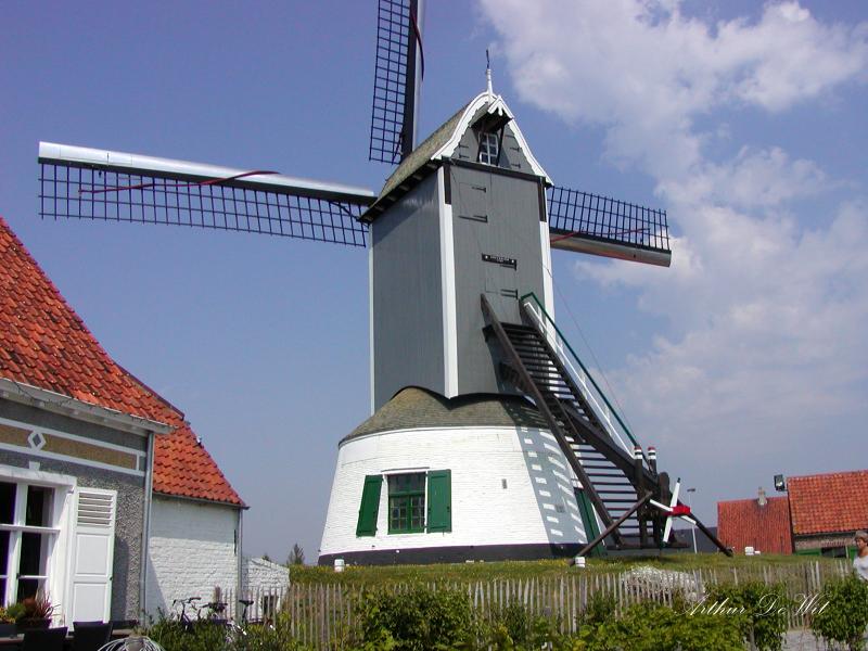 Volledig gerenoveerd en bedrijfsklaar. Festively inaugu...