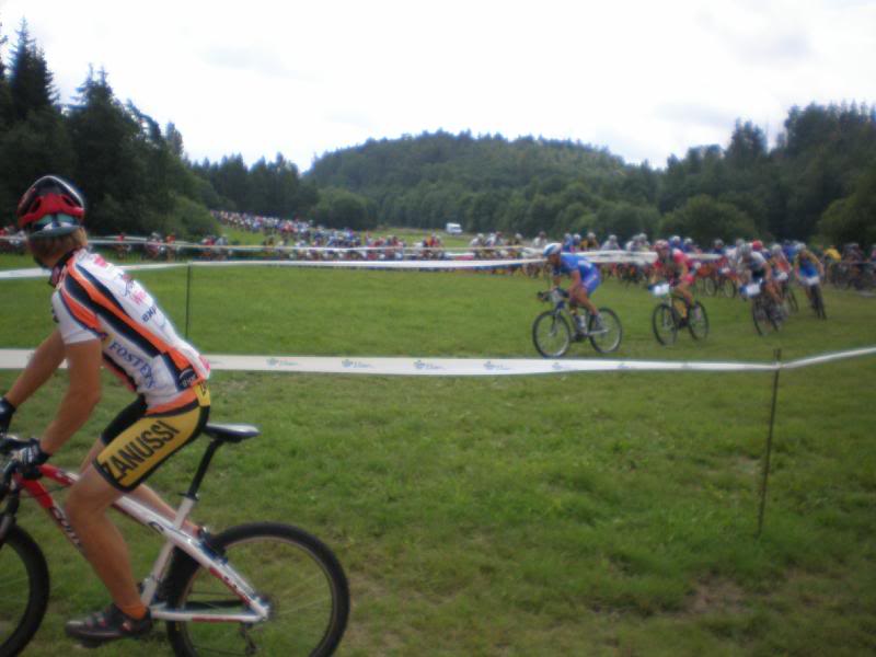 Kirsikkapuu ajaa maastossakin maantietangolla