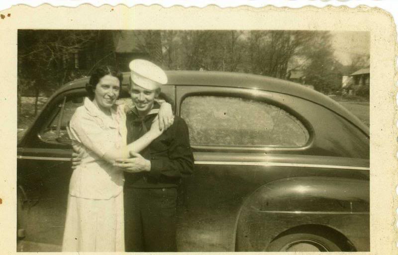 1942 Aunt Sue and dad
