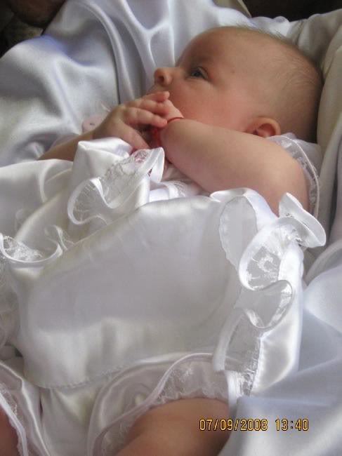 zici ca-s mireasa!!!hi hi