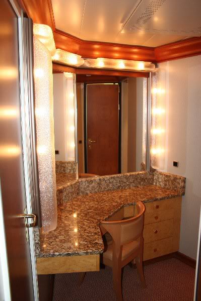 cabin4237dressi ngroom