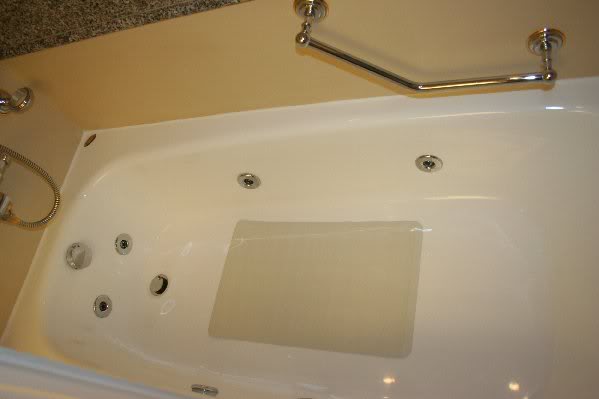 cabin4237jetted tub