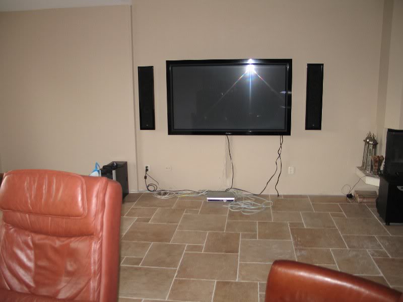 Scherm en boxen hangen