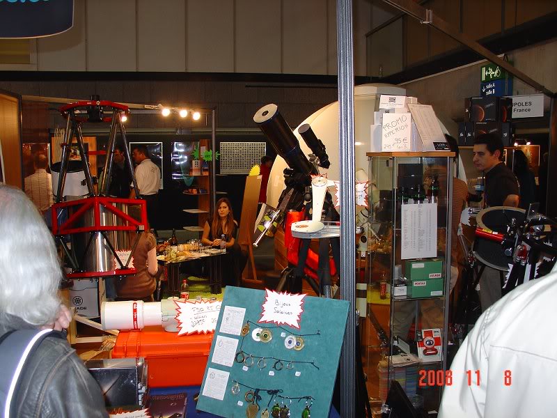 Un stand de telescopes