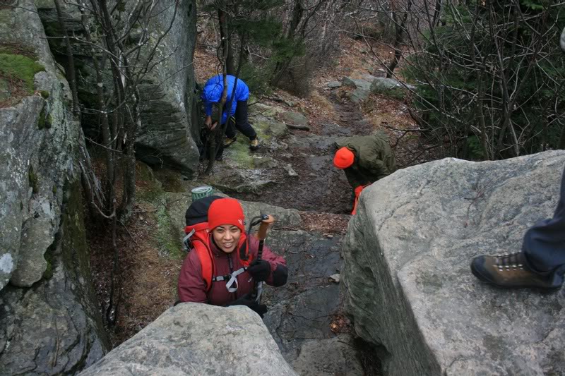 09-WAITING TO CLIMB THE SLOT