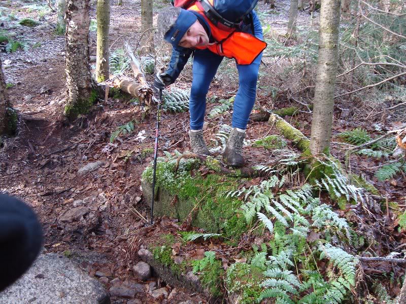 Trying to chop mi bloody 'ed off now!