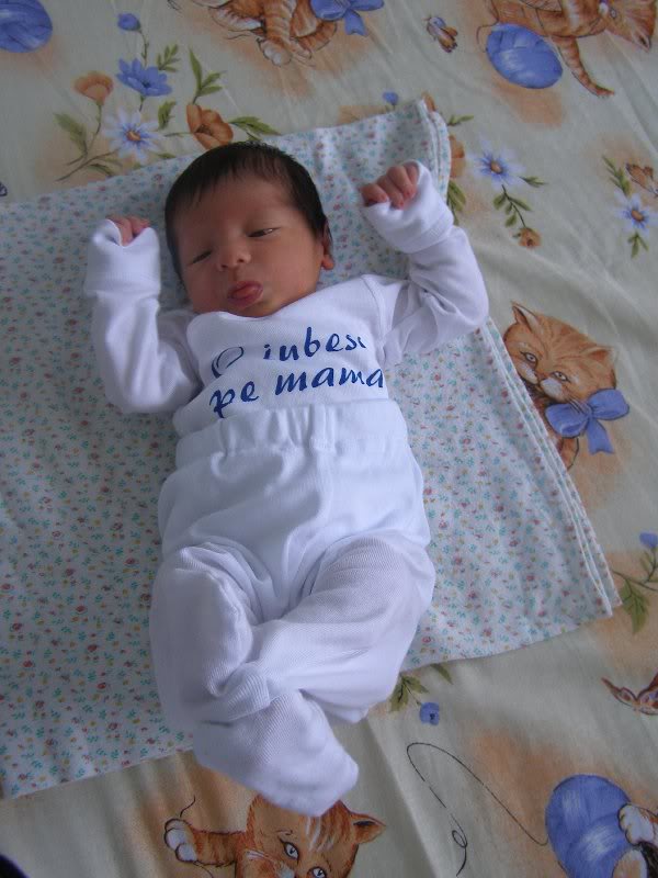 Sunt eu mic sau hainele mari???