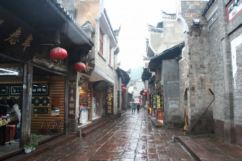 ���j����