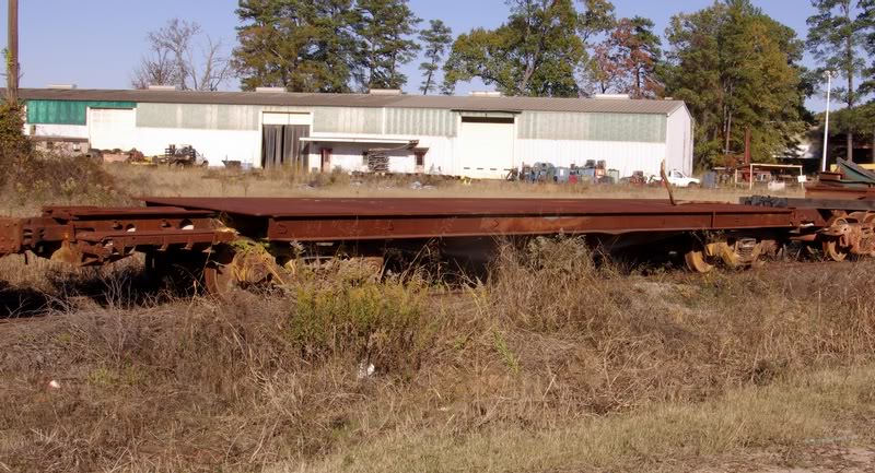 IMGP7136 very simple deck flatcar with extended coupler...