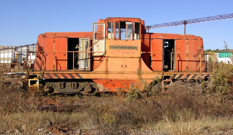 IMGP7175 SIDE VIEW CENTER CAB LOCOMOTIVE