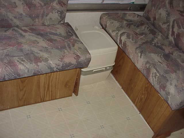 Porta-Potti Placed between benches,the bench on the rig...