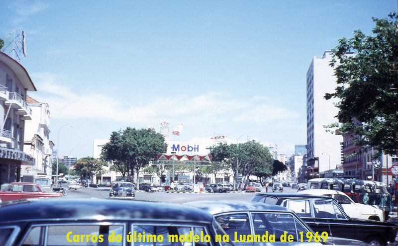 Carros do ��ltimo modelo na Luanda de 1969 (The...