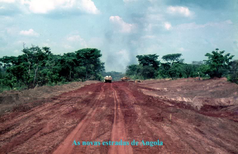 Novas estradas em Angola (New roads in Angola) (ang...