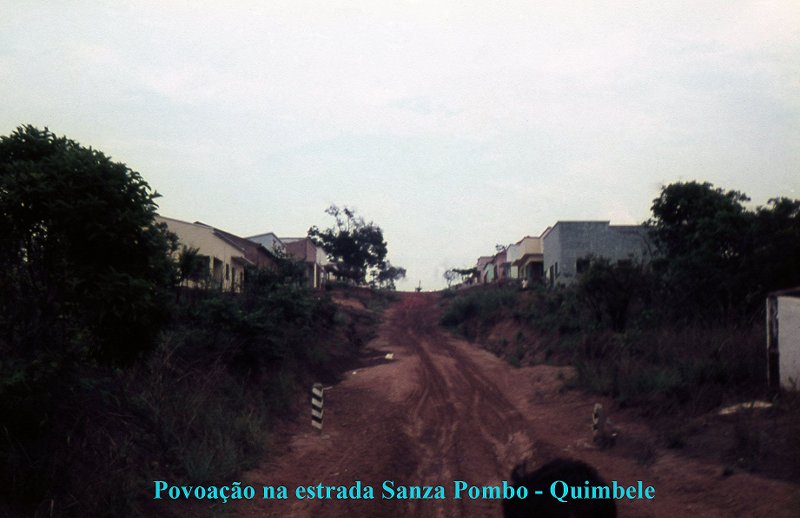 Povoa����o na estrada (Settlement in the road) Sanza P...