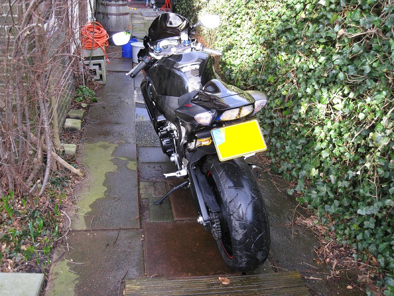 GSXR750 Arrival 008