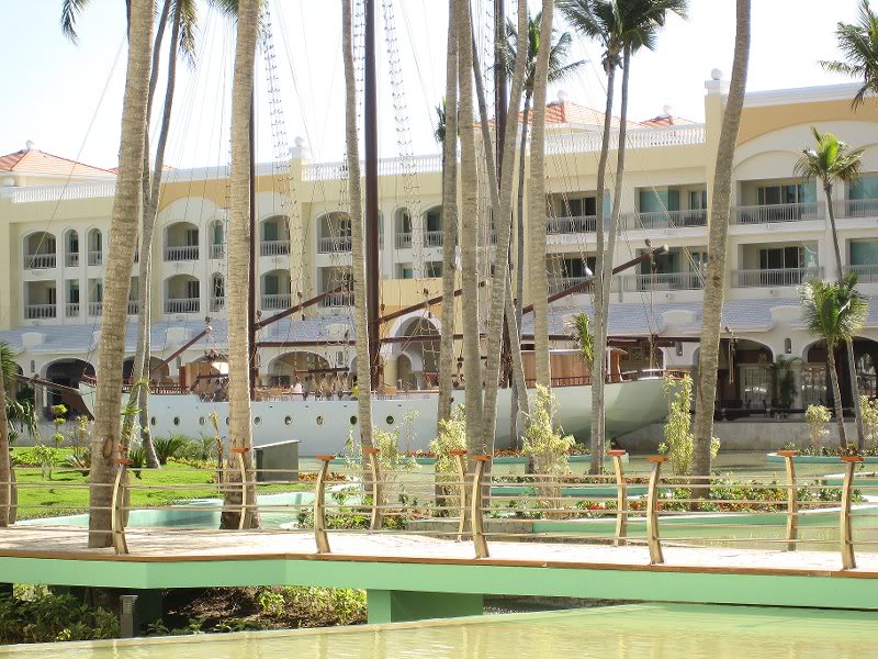Bar on top of the ship and entertainment below