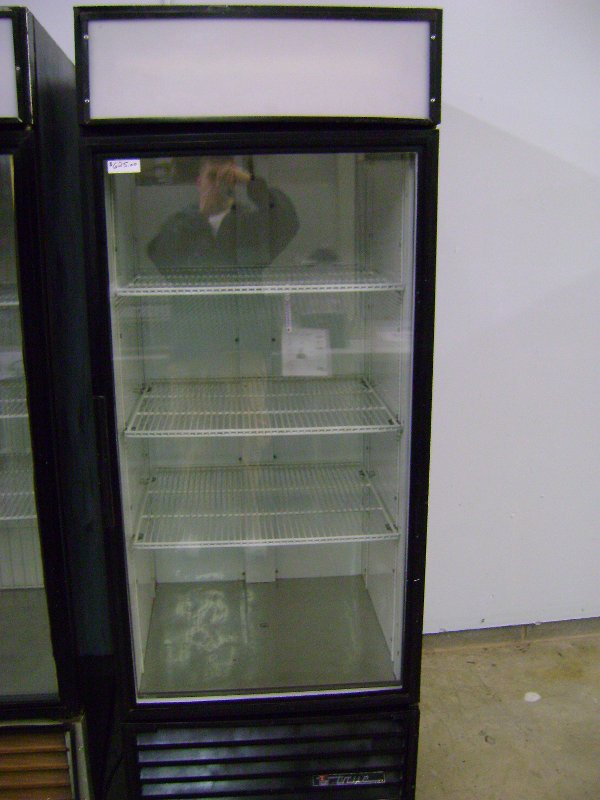 True Refrigerator Model GDM-26HL 1 door glass