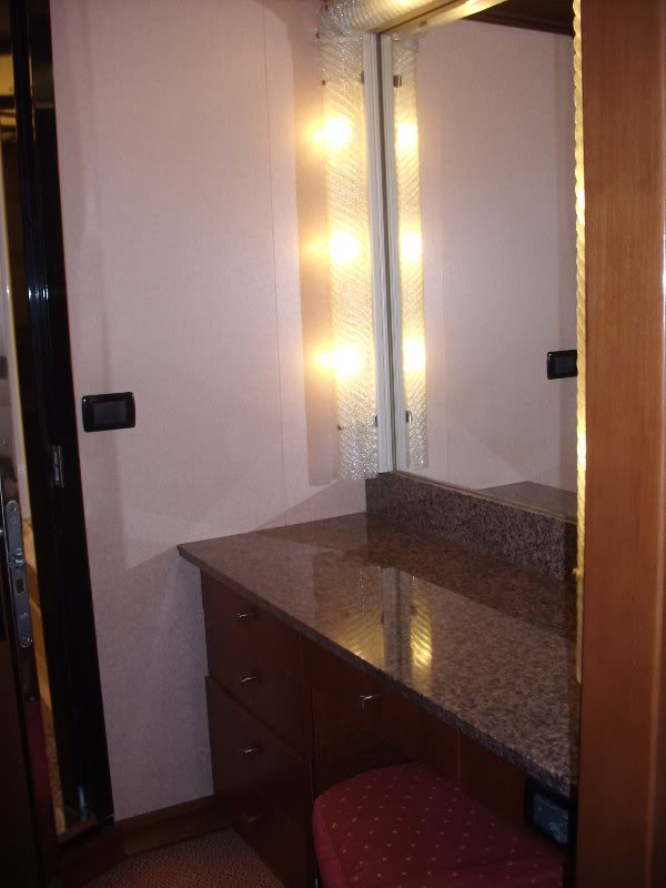 013 7317 dressing room