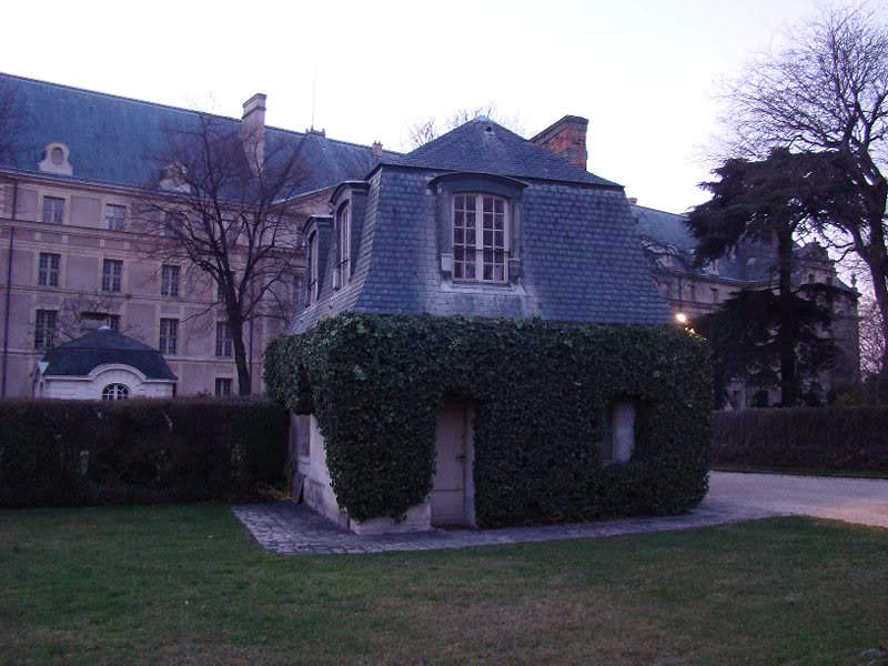 casa in curtea de la Domul Invalizilor