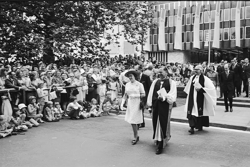 1973, October: Sir Marcus escorts Her Majesty into Serv...