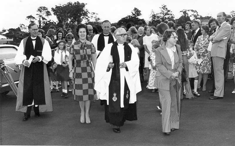 1976-Kingsdene Opening