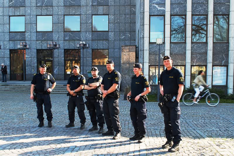 These tough guys should defend us from the extremists ....