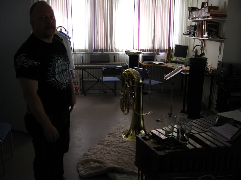 (06) Lars & a tuba