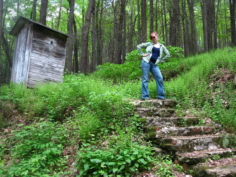 (34) Laura & the outhouse
